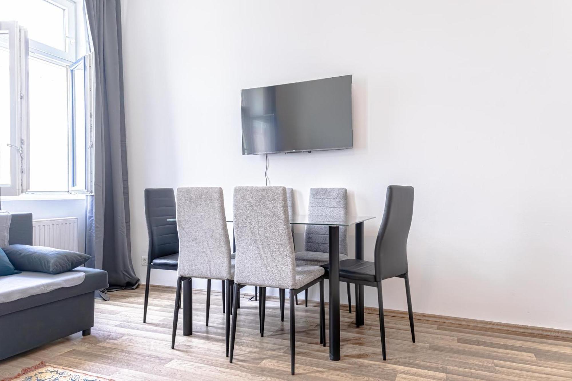 Explore 2br And 1lr Retreat Near Westbahnhof Wien