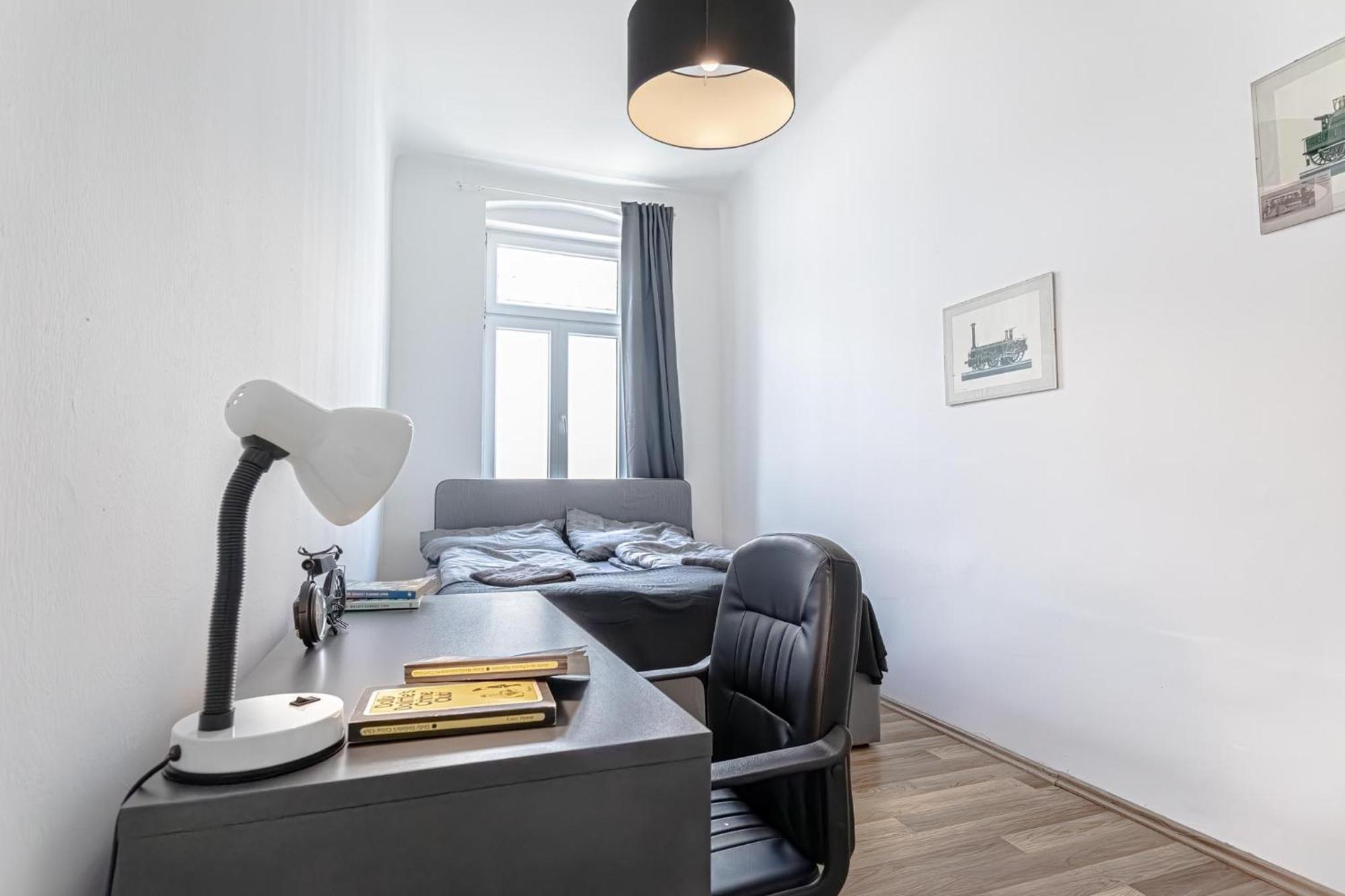 Explore 2br And 1lr Retreat Near Westbahnhof Wien